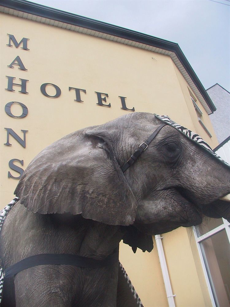 Mahon'S Hotel Irvinestown Exterior photo